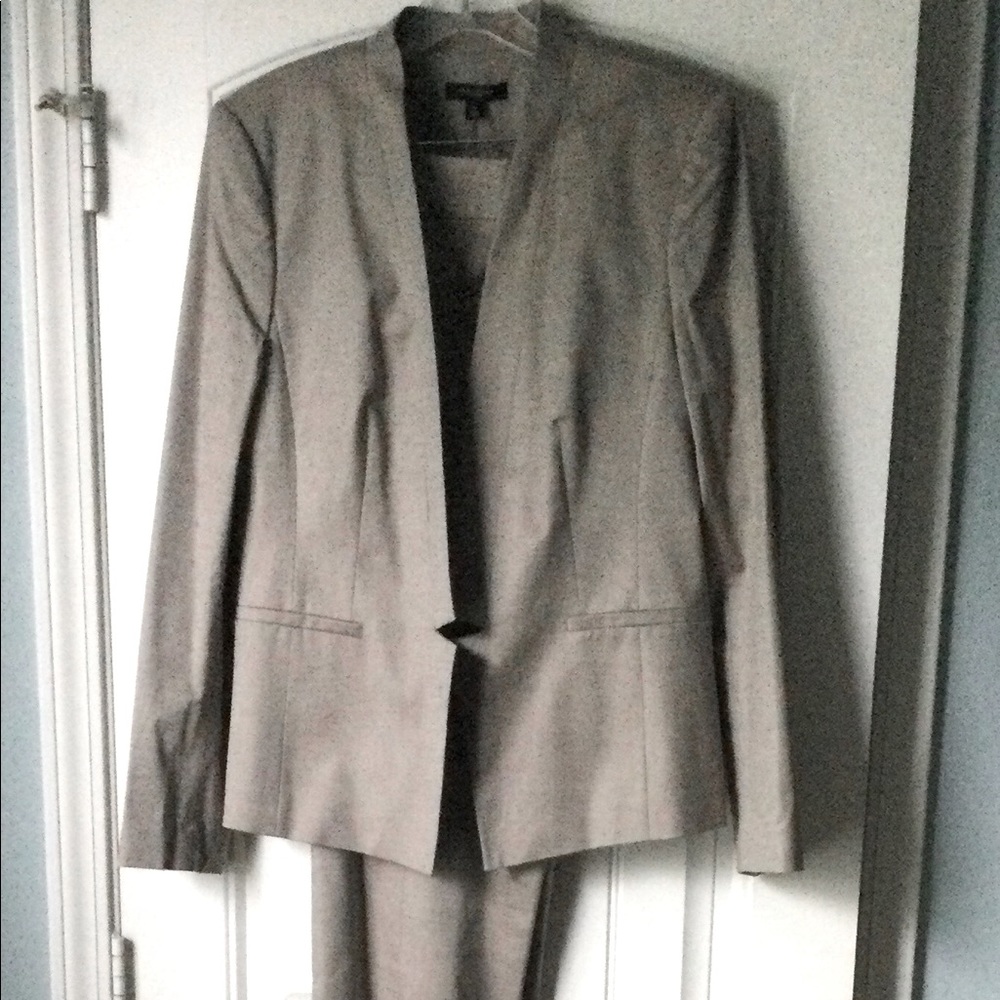 NWOT! Ann Taylor high-end jacket, gorgeous modern business. Slight sheen.